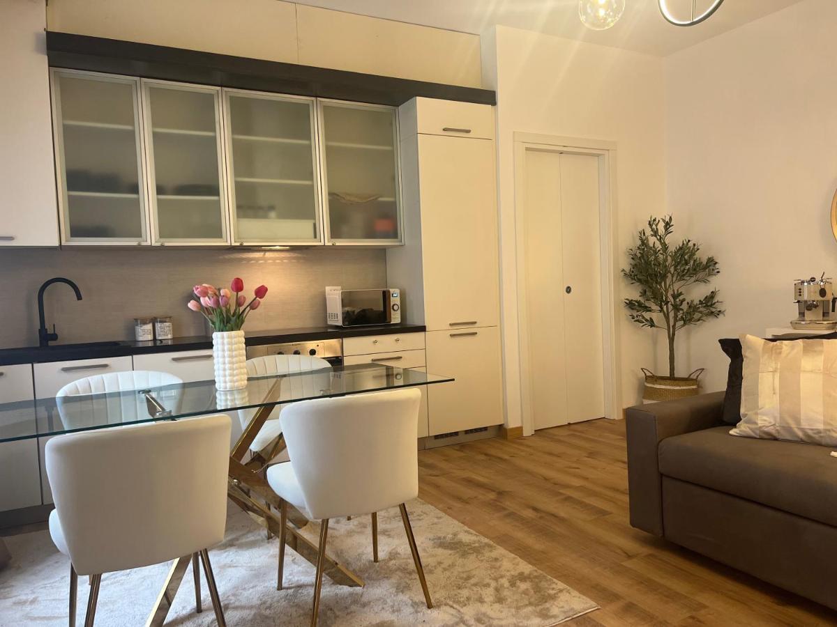 Regina Milano In Bocconi Apartment Bagian luar foto