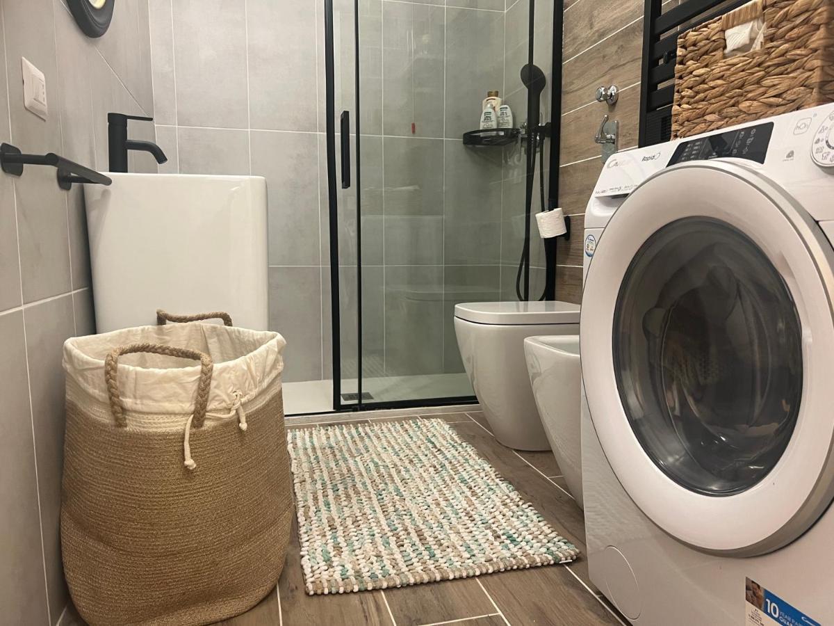 Regina Milano In Bocconi Apartment Bagian luar foto